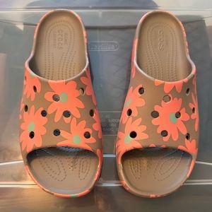 NEW Crocs Women’s Classic Platform Slide Size 10 - Floral